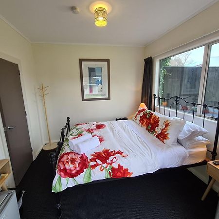 Central Masterton Sleepout エクステリア 写真